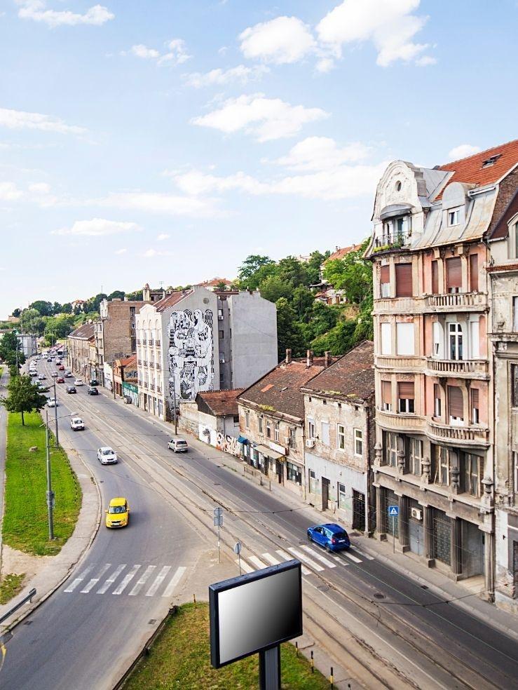 Nuestro panel en línea en Serbia